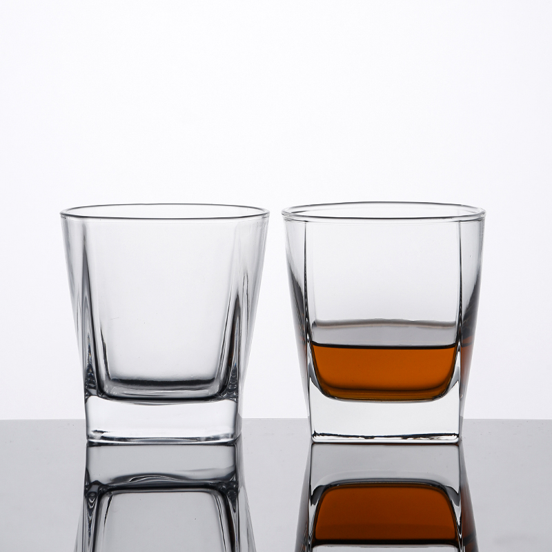 HUAHANGNA Old Fashioned Cocktail Glasses - 9oz Whiskey Tasting Glasses for  Men, Rocks Glasses Set of…See more HUAHANGNA Old Fashioned Cocktail Glasses